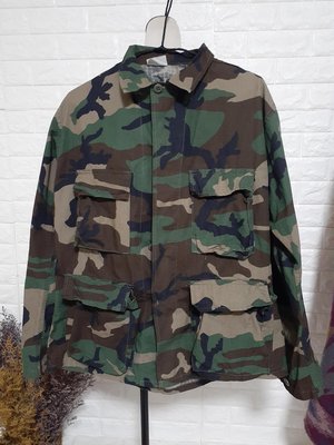 ♛ 黑貓姊vintage潮流古著♛㊕㊝美國 USA 美軍 陸軍 公發 野戰綠色迷彩 襯衫 外套 叢林(正品如新) ☞