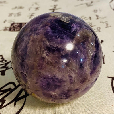 M23天然紫水晶球擺夢幻紫色水晶居家飾品，原石打磨，隨手一2049 水晶 原石 把件【玲瓏軒】
