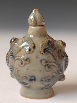 【 金王記拍寶網 】(常5) 股G342  中國古瓷 青釉磐龍浮雕壽字紋鼻煙壺 一個 罕見稀有