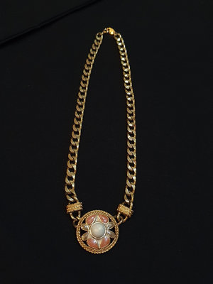 歐美小古董 70年代 西洋古董珠寶 標記Trifari 三色琺瑯 太陽圓盤 典雅 項鍊
