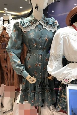 米蘿小舖  秋裝設計師新款 精緻蕾絲娃娃領緞面雪紡印花洋裝  現貨不用等  免運費