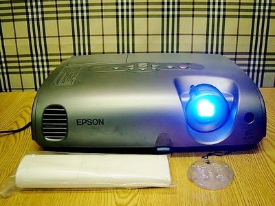 【小劉二手家電】EPSON 投影機,外觀乾淨,附線材,現場可測試 !  EMP-82型