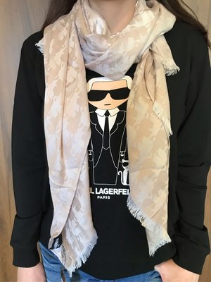 蕾蕾美國代價 Karl Lagerfeld 卡爾拉格斐圍巾 只有一條