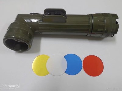 【916】軍用L型手電筒 L型手電筒，不含電池
