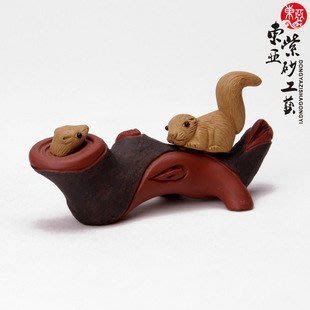 【熱賣精選】精品宜興紫砂茶寵茶玩 林間小松鼠 養壺筆架 模型