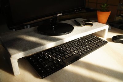 【點金石】天然結晶岩大理石螢幕架。鍵盤櫃。展示架。桌邊收納 -- 銀灰極光