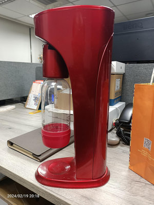 二手美國isoda drinkmate彗星紅氣泡機（不含氣泡瓶，原價$4680