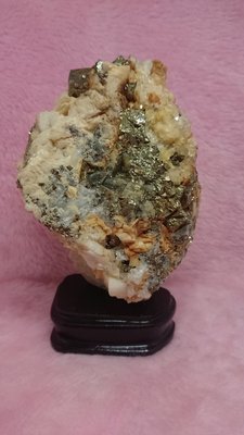160-黃鐵礦(愚人金)+方解石+水晶共生-桌上型原礦擺件 黃鐵礦 愚人金
