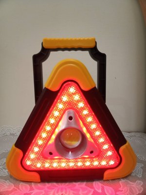 多功能LED五段燈源開關三角警示燈/ 露營燈 /汽車故障維修燈/腳踏車燈(尺寸:18.7*4.5*16.9公分)