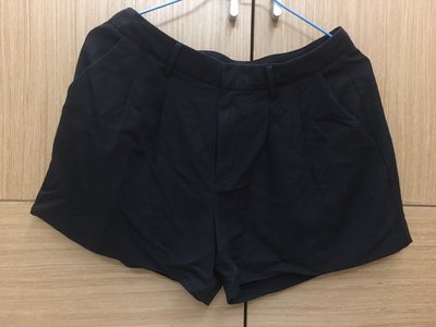 Uniqlo 黑色短褲