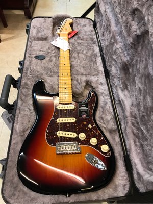 傑禾樂器～Fender American Professional II Stratocaster 美廠電吉他（漸層）