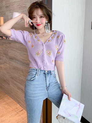 TANG KOREA 韓國女裝甜美花朵繡花波浪花邊V領短款針織短袖開衫