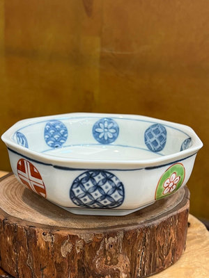 日本有田燒清秀作飯碗一個，做米飯碗茶碗都很合適。滿工手繪青花