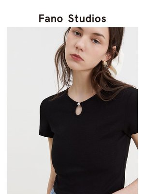 下殺-范洛2023夏季新款黑色短袖T恤女小眾設計感圓領珍珠鏤空顯瘦上衣~~~