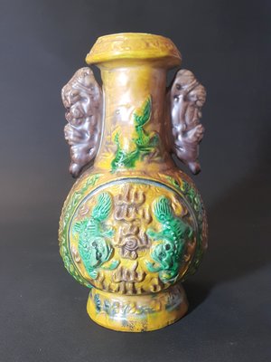 [銀九藝] 早期古瓷 陶瓷 雙獅黃地雙耳瓶 有落款