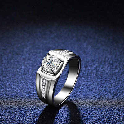 [附有GRA證書]一克拉莫桑鑽戒指S925純銀滿鑽莫桑石戒指男
