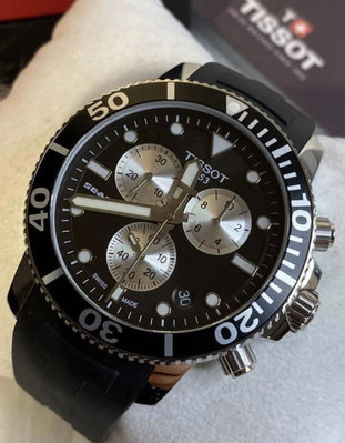 TISSOT Seastar1000 熊貓面盤 黑色橡膠錶帶 石英多 三眼計時 男士手錶T1204171705100天梭海星潛水錶