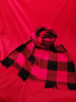 【阿波的窩 Apo's house】暖冬商品 英倫風紅黑雙色毛線針織方格紋中版薄圍巾