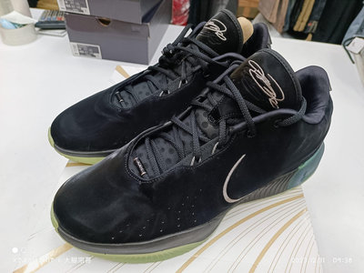 ( 大腳宗哥)  Nike lebron 21 代   麂皮黑綠 配色  版  US : 14 號