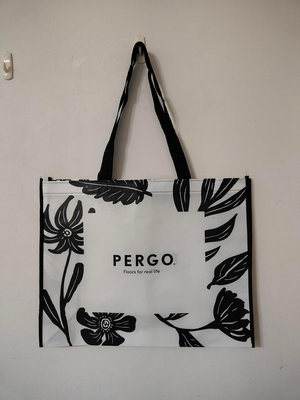 全新PERGO比利時品牌不織布彩色覆膜防潑水黑色購物袋收納側背手提袋，雙面相同字樣，黑色編織提把。
