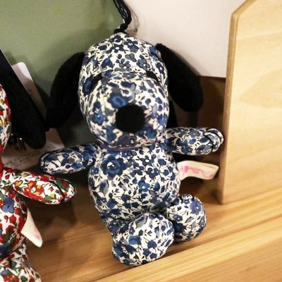 日本限定Snoopy x 英國印花織品品牌Liberty聯名款史努比小花布面娃娃玩偶鑰匙圈珠鍊吊飾包包掛飾/藍色小碎花款