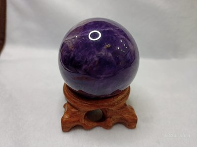 頂級巴西紫水晶球，超濃紫超有意境，就像一顆藍色的星球。磁場超強，做生意讚，有求必應，招財進寶。