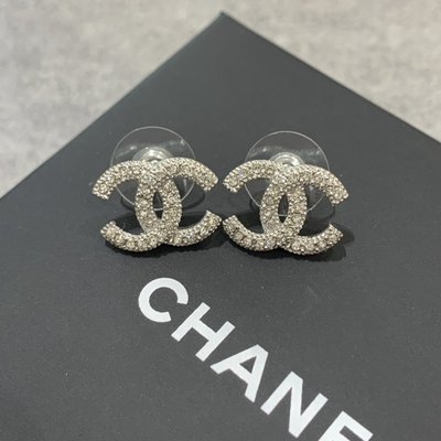 Chanel 耳環 LOGO水鑽耳環《精品女王全新&amp;二手》