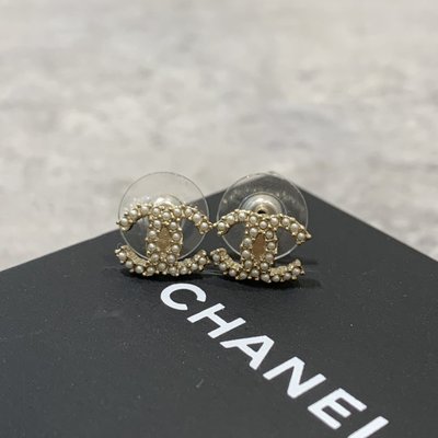Chanel Mini 珍珠耳環《精品女王全新&amp;二手》