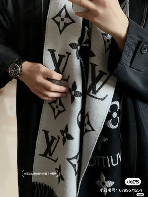Essential圍巾；LV新出的Essential雙面雙色圍巾