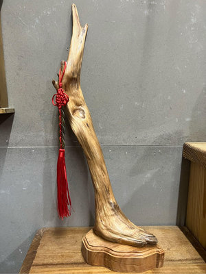 （腳踏實地）天雕擺件，台灣檜木紅檜奇木根➕牛樟木底座