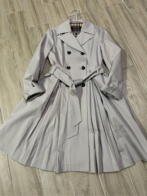 DAKS 義大利製 洋裝風衣外套 打摺外套 銀灰色外套 近全新-可小議