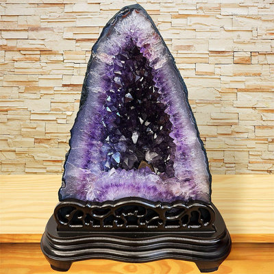 《金型紫水晶洞》艷紫色晶體 瑪瑙帶紫邊及方解石 內凹洞深