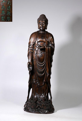 舊藏“大清乾隆十六年制”款沉香木大料一體手工雕刻釋迦摩尼佛
