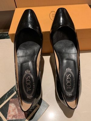TOD'S  黑色楔型漆皮通勤鞋 37.5
