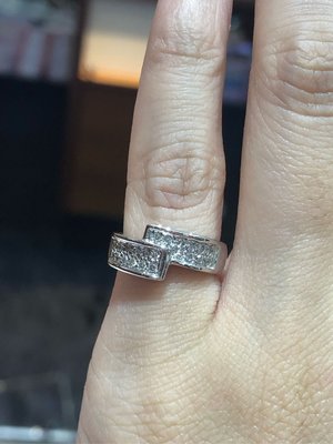 23分天然鑽石豪華造型戒指，出清特賣15800，厚金厚實戒台，滿天星款式閃亮大方
