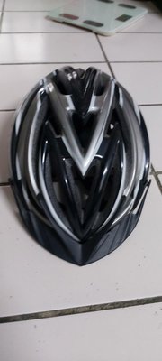 賣九成新 CSC Helmet 自行車 公路車 登山車 安全帽(M/L) 在迪卡儂購買的