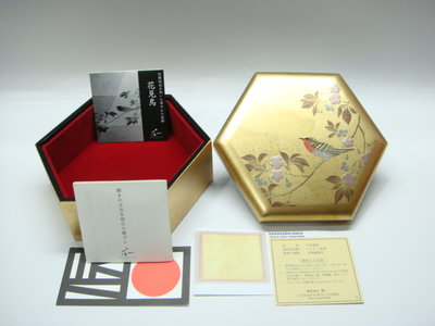 日本金箔漆器~箔一六角小箱 HAKUICHI洋金箔漆盒~金色小物箱((六角形花見鳥飾品盒 珠寶盒首飾盒))金澤箱傳統工藝