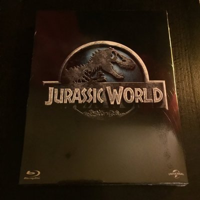 (全新未拆封)侏羅紀世界 3D+2D+DVD+電影手冊 三碟精裝鐵盒收藏版(傳訊公司貨)附預購禮