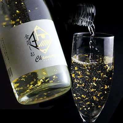 日本 金箔碳酸飲料 紀念酒瓶  飲料內含金澤最有名的食用金箔  適合用來慶賀重要節慶 暢飲討吉利!