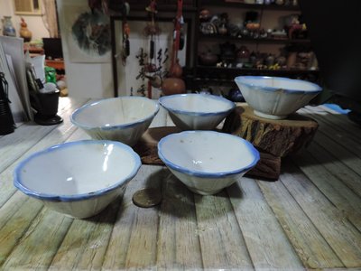 禎安丹雜藝~早期民初白瓷碗 荷葉碗(好野碗) 藍彩白釉碗  聞香品茗杯 冰冽開片 氧化鐵斑 小碟茶碗茶杯 ~一組共5個~