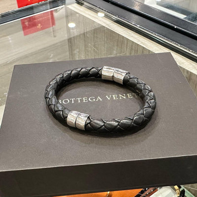 ⭐️ 香榭屋精品店 ⭐️ BOTTEGA VENETA BV 黑色編織牛皮銀釦磁釦手環 (W2248)
