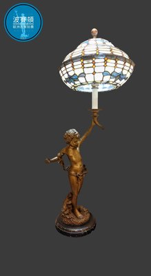 【波賽頓-歐洲古董拍賣】歐洲/西洋古董 法國古董拿破崙三世風格 大型青銅鎏金天使彩繪玻璃燈罩立燈 (尺寸:高88×直徑20公分)(年份:1900年)(法國製造)