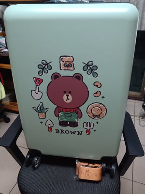 (含紙箱)超可愛~中國信託 line friends 熊大24吋行李箱(果綠色)＋束帶~歡迎自取^^