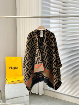 小皮美國代購 FENDI 芬迪 新款 FF 字母元素羊毛斗篷 羊毛真絲 經典時尚保暖 女神款