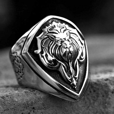 《 QBOX 》FASHION 飾品【RBR8-399】精緻個性王者立體獅子頭盾牌鑄造鈦鋼戒指/戒環