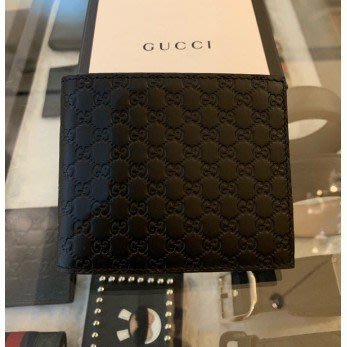 【二手正品】Gucci 黑色壓紋滿版牛皮男生短夾 有現貨