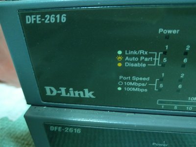 173（3C）D-Link DFE-2616 Switch 交換器 功能正常 路由器 分享器 網管 品相如圖（）