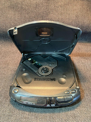 日本製 Sony Discman CD隨身聽 型號D-135 無法使用 當零件及出售