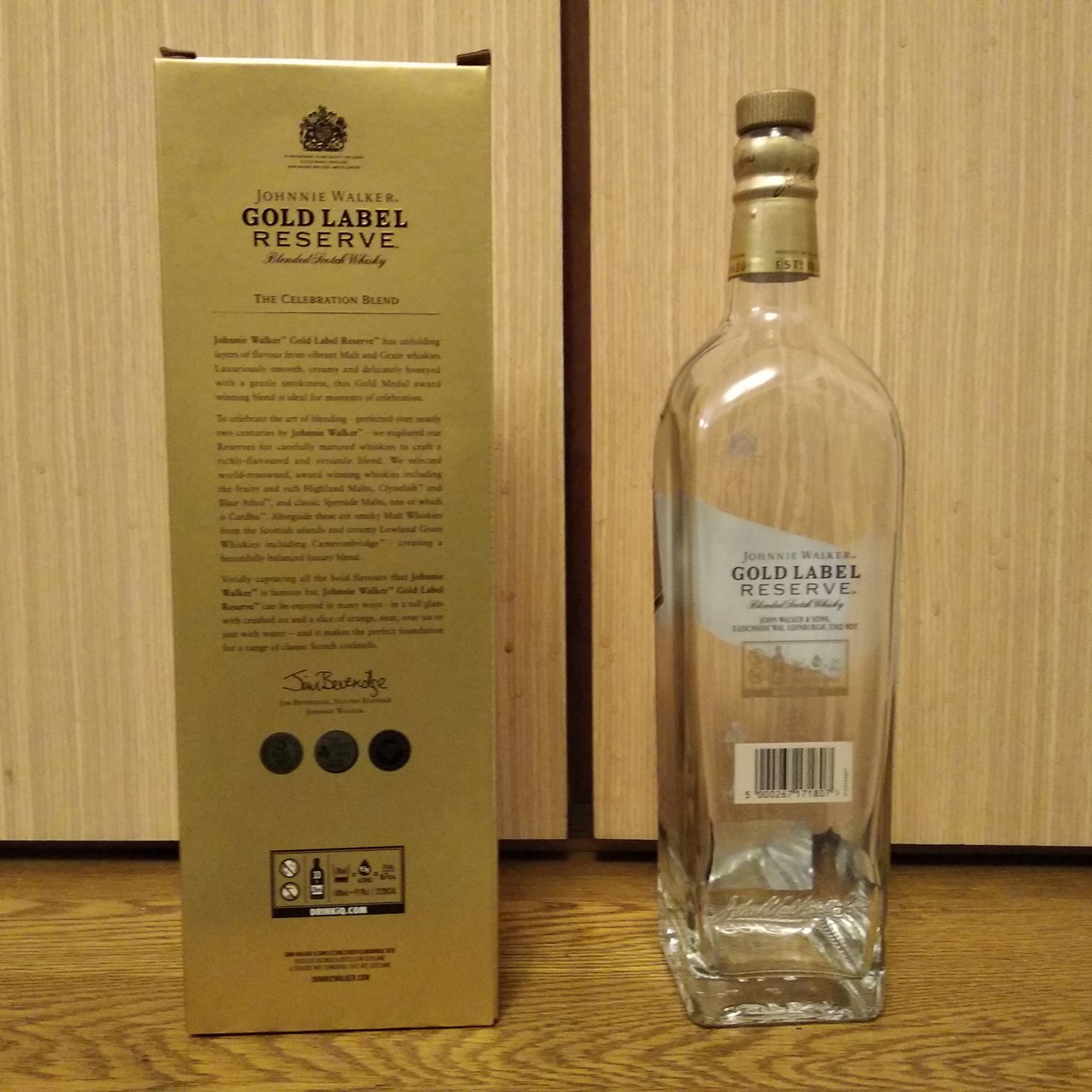 二手商品 Jw Gold Label Reserve蘇格蘭威士忌 空酒瓶 容量1公升 高約34cm 附紙盒 Yahoo奇摩拍賣