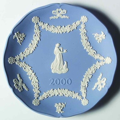 英國皇室精品 Wedgwood Jasper 碧玉 絕版藍底白浮雕經典系列年度盤 (送 2000 年次親友的最佳禮物)